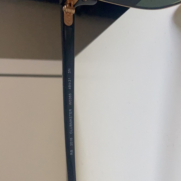 ~Like New~ EUC~Ray Ban Clubmaster Classic Sunglasses - Picture 7 of 9